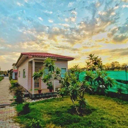 Corbett Veda Inn Rāmnagar Exterior foto